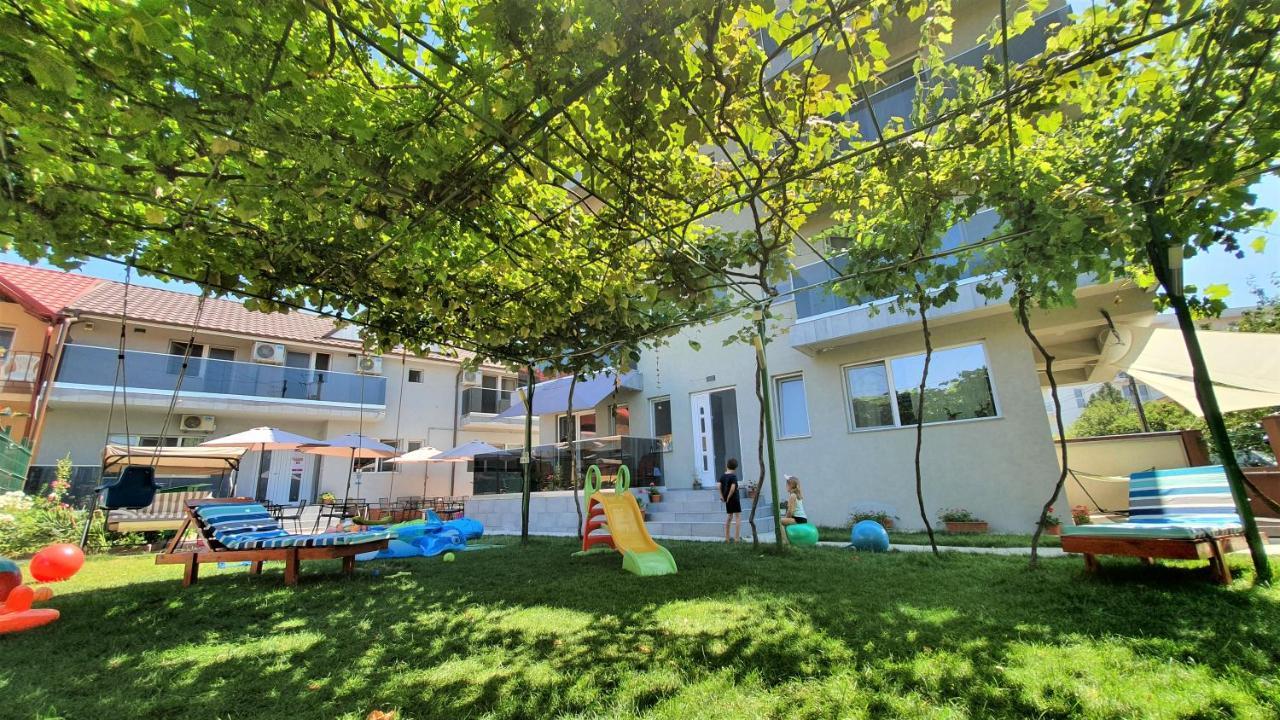 Pensiunea Caluda Hotel นาโวดาริ ภายนอก รูปภาพ