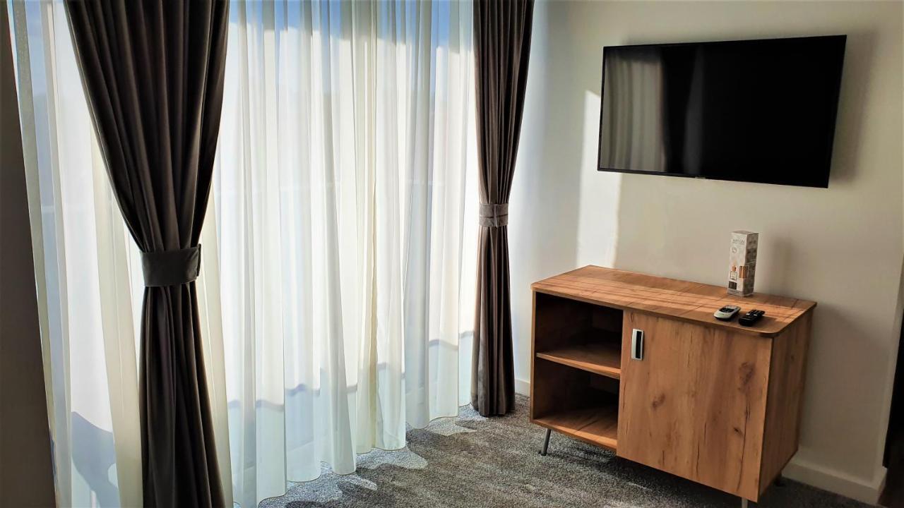 Pensiunea Caluda Hotel นาโวดาริ ภายนอก รูปภาพ