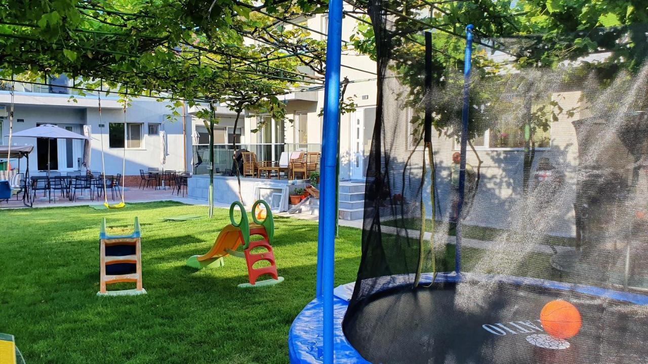 Pensiunea Caluda Hotel นาโวดาริ ภายนอก รูปภาพ