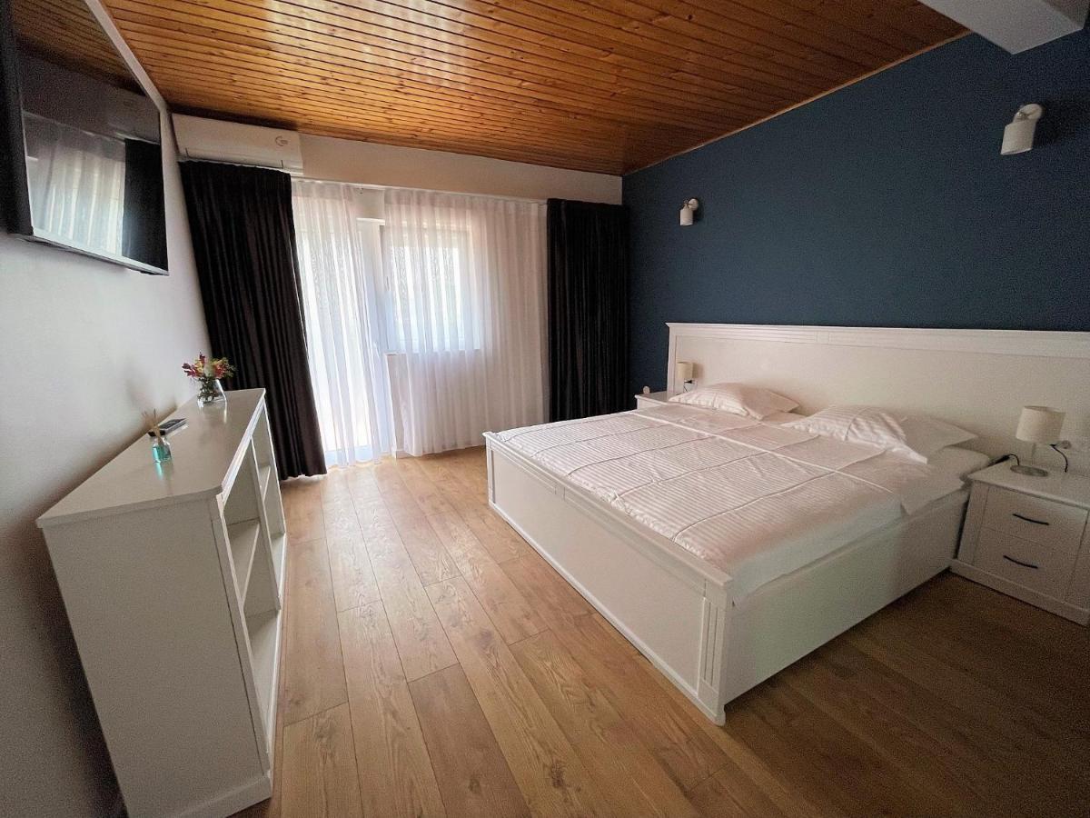 Pensiunea Caluda Hotel นาโวดาริ ภายนอก รูปภาพ